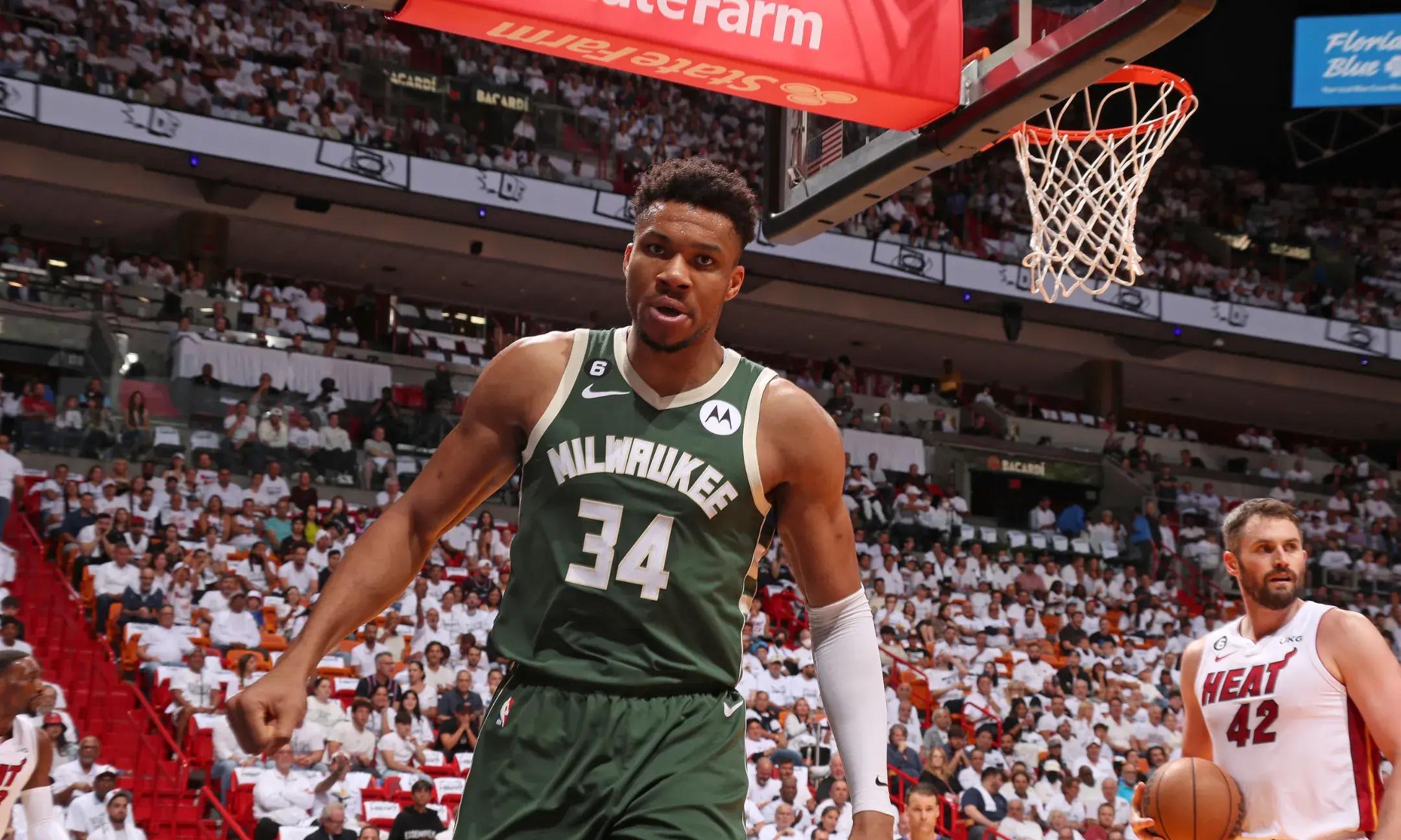 NG28今晨密尔沃基雄鹿调整名单以备CBA常规赛,完成体检环节打磨,态度坚定,赛季目标并未改变的简单介绍